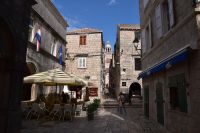 182 Korcula, Dokumanus, rechts Arzthaus