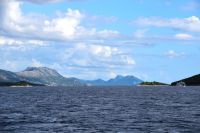 196 Blick auf die Meerenge zwischen der Insel Korcula und der Halbinsel Peljesac mit den Dingac-Weinlagen