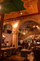 408 Split, Diokletian Palast, Tempelreste im Cafe