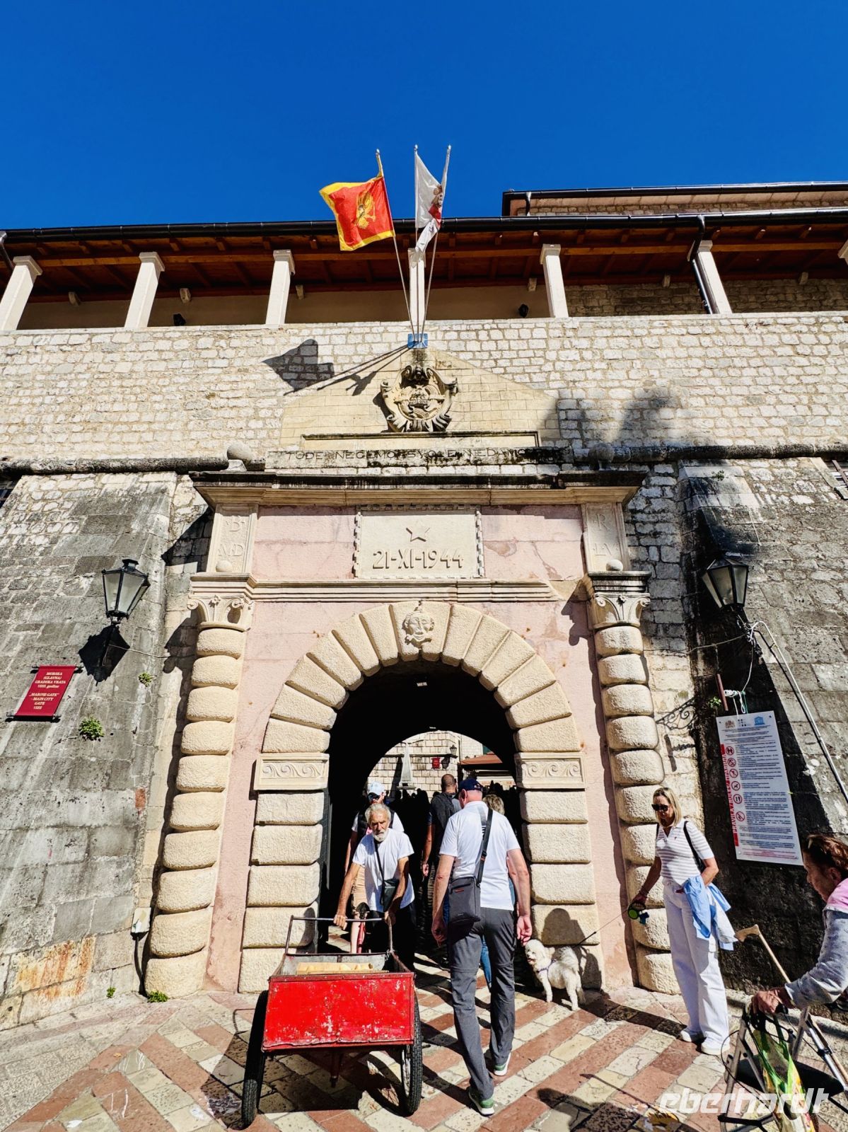 Tag 8 - Stadttor Kotor