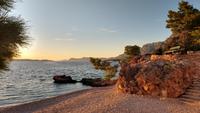 227 Podgora, Abendstimmung am Strand