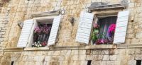 5-09 Trogir, Fensterschmuck