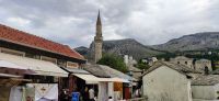 8-05 Mostar, Minaret der Gerbermoschee und Ortodoxe Kirche