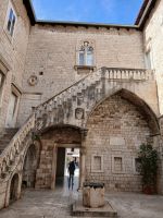 Innenhof vom Rathaus in Trogir