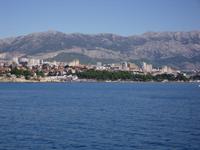 Split gerahmt vom Gebirge