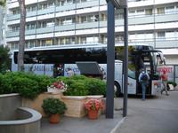 Koffer verladen am Hotel Pinjia