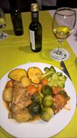Abendbrot vom Buffet: Hähnchen mit Backkartoffeln und Gemüse