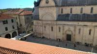 Blick vom Häuserdach auf die Kathedral des heiligen Jakob