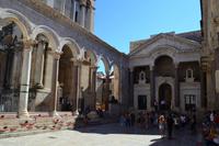 070 Split, Perestil