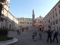 Jesi, der Marktplatz, auf dem Friedrich II. geboren wurde
