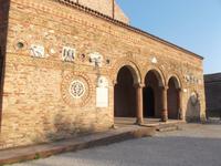 Abtei Pomposa, Fassade