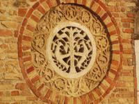 Abtei Pomposa, Fassade, frühromanisches Rosettenfenster