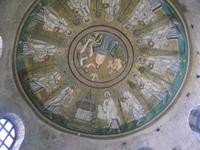 Ravenna, Taufkapelle der Arianer, Deckenmosaik mit der Taufe Jesu