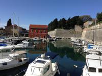Bootshafen an der alten Stadtmauer von Zadar