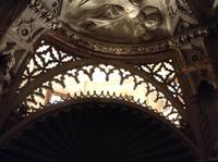 bizarre Formen und Muster in der Taufkapelle