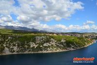 Blick von der Maslenica-Brücke ins Velebit