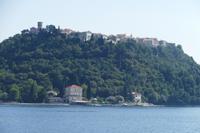 Bootsfahrt in der Kvarner Bucht – Die Stadt Omisalj