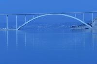 Ehemalige Fähranlegestelle – Blick auf die Brücke von Krk