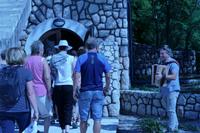 Weinlese auf dem Gut der Familie Pavlomir – Eingang in den Weinkeller