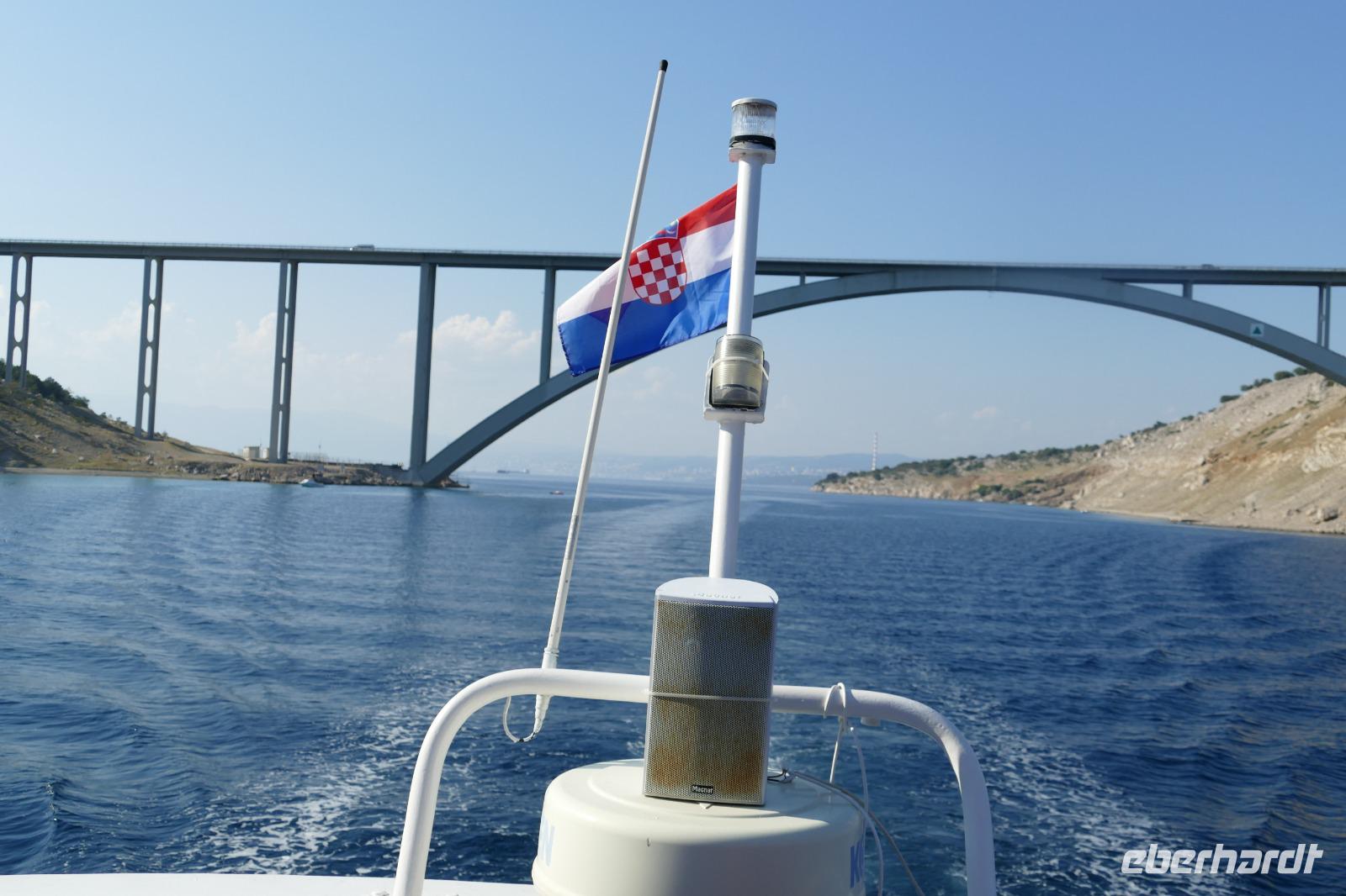 Bootsfahrt in der Kvarner Bucht – Die Brücke von Krk