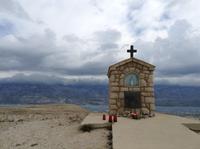 an der Brücke zum Festland - die Bora weht