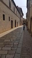 Gasse an der Basilika in Porec