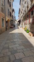 Gasse mit Lokalen in Porec