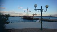 Piratenschiff vor dem Hotel in Sibenik