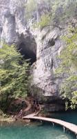 059 NP Plitvicer Seen, Höhle am Silbersee