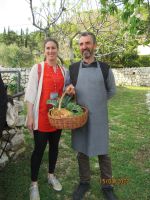 Ruth, örtliche Reiseleiterin + Gärtner