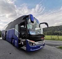 Unser Reisebus in Österreich vor dem Hotel
