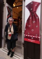 Unsere Stadtführerin Melita mit der Krawatte, die aus Kroatien stammt