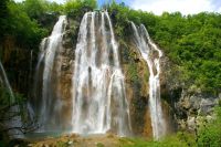 Großer Wasserfall im Nationalpark Plitvice