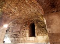 Im Diokletianspalast in Split