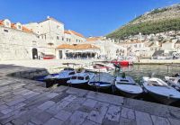 Am Westtor Dubrovniks kann man mit dem Boot nach Lokrum fahren