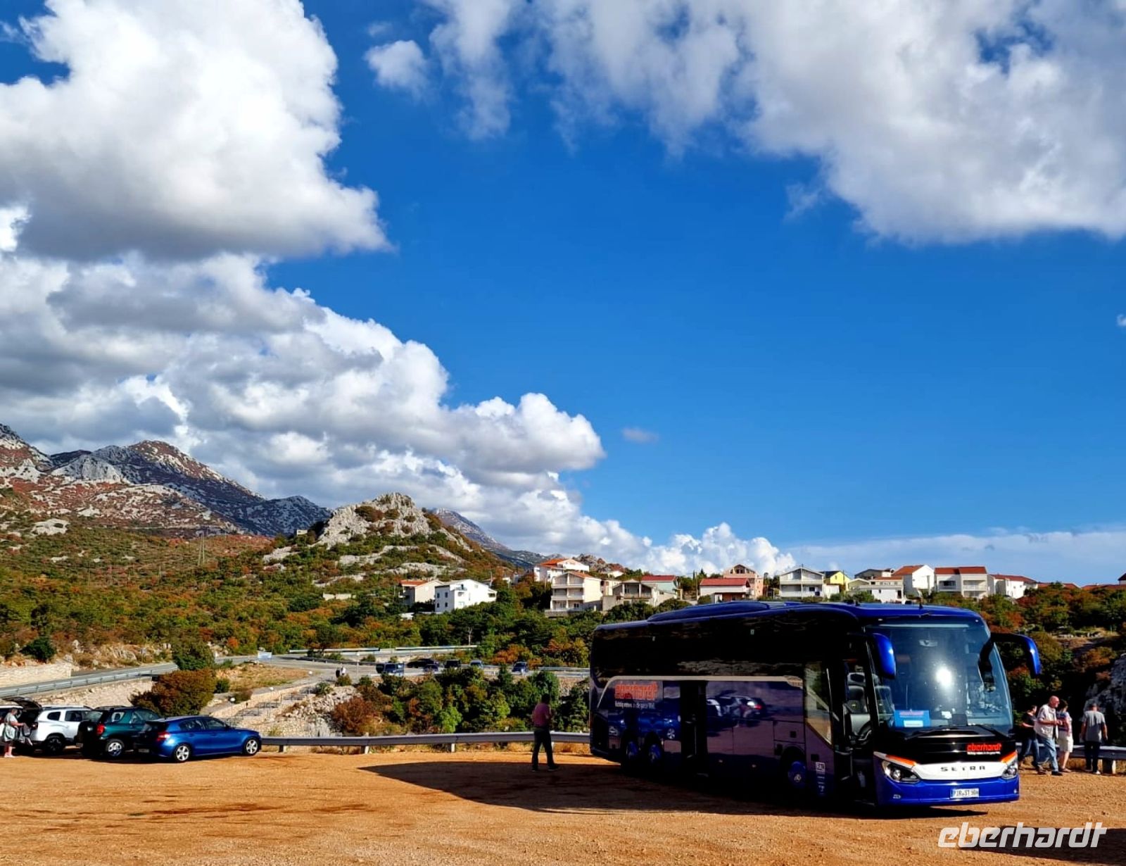 Unser Reisebus in toller Kulisse