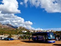 Unser Reisebus in toller Kulisse