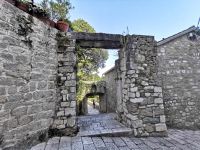 Durch dieses Tor betritt man die Altstadt von Rab