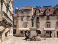 Der Narodni-Trg ist der größte Marktplatz in der westlichen Vorstadt der Spliter Altstadt