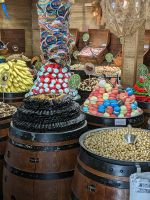 ... und manchmal auch verführerische Geschäfte gleich neben dem 