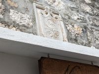 Detail in der Altstadt: altes Hauszeichen