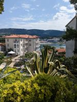 Blick von der Altstadt zum Hafen in Rab