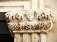 Kapitell am Diokletianspalast in Split