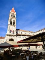 Blick vom Markt auf die Kathedrale von Trogir