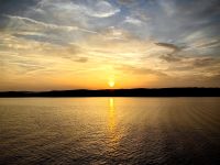 Den Sonnenuntergang erleben wir auf der Fähre nach Rab