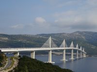 neue Brücke nach Peljeschatz