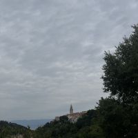 Vrbnik in der Ferne