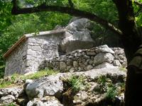 Toiletten im Fels in Paklenica