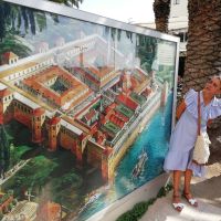 Josipa stellt uns den Palast vor