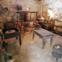 Typische Werkzeuge und Geräte aus alter Zeit